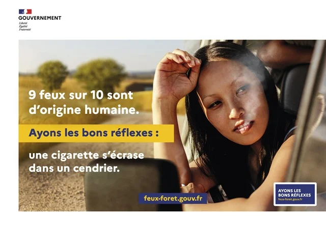 Une cigarette s'écrase dans un cendrier